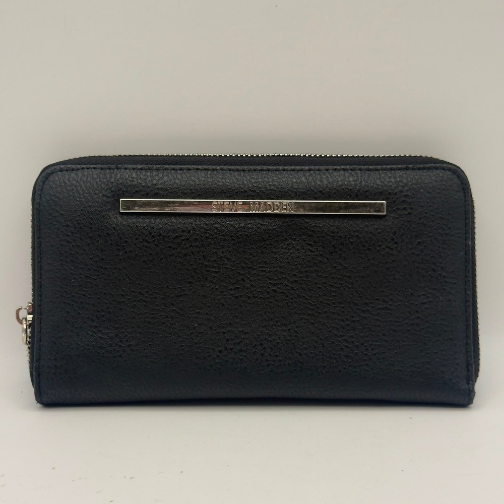 Steve Madden Zip Around Wristlet Wallet Black Pebbled Logo Silver Nameplate